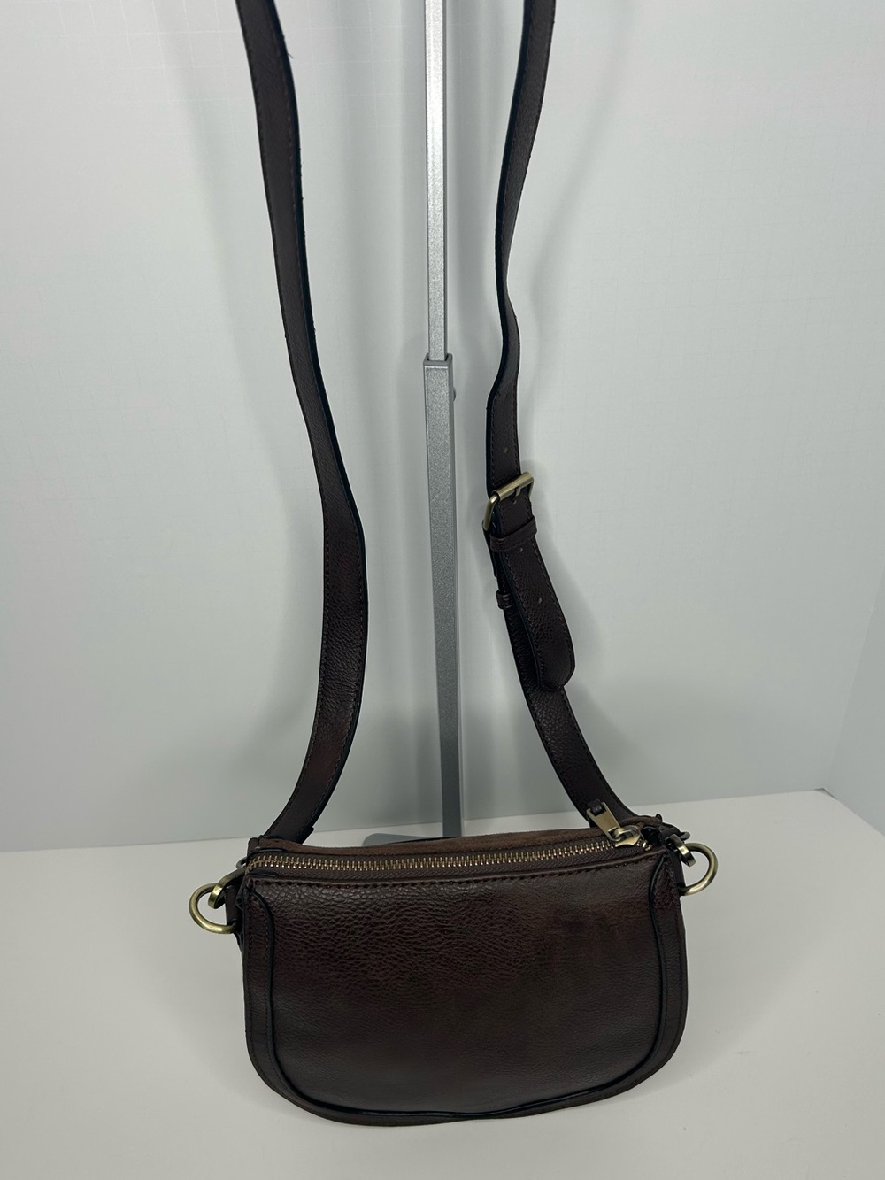 Kelly & Katie Brown Crossbody Bag - Picture 7 of 12